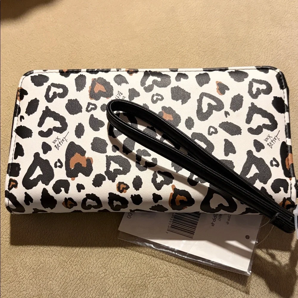 Betsey Johnson Black and Brown Heart Print Wallet NWT. No Callouts - Picture 4 of 6